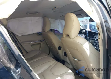 2015 Volvo S60 T5 Premier Plus z USA, uszkodzony, nr VIN YV126MFC7F1310000